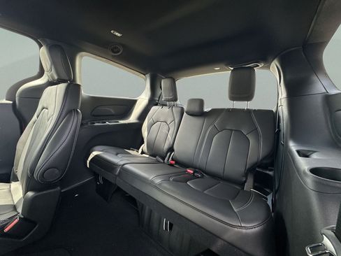 New 2026 Chrysler Pacifica Select w/ S Appearance Package FWD image 29