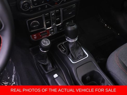 Used 2024 Jeep Gladiator Rubicon w/ Technology Group AWD/4WD image 13