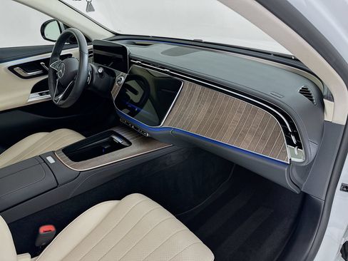 Used 2025 Mercedes-Benz E 350 Sedan image 32