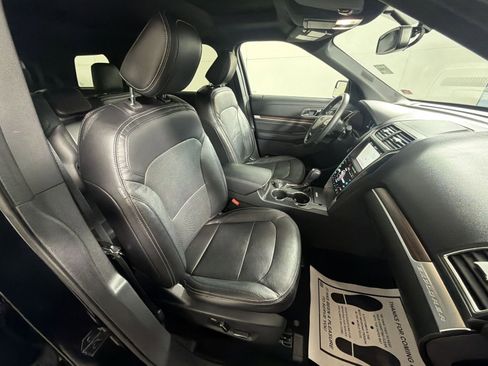 Used 2018 Ford Explorer Limited image 28