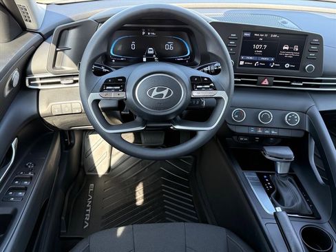 New 2026 Hyundai Elantra SE FWD image 15