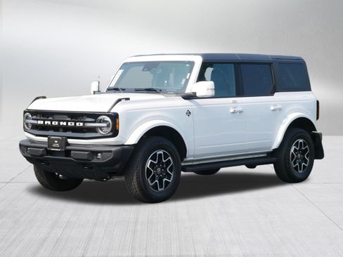 Used 2023 Ford Bronco Outer Banks AWD/4WD image 2