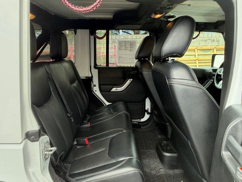 Used 2016 Jeep Wrangler Unlimited Rubicon AWD/4WD image 26