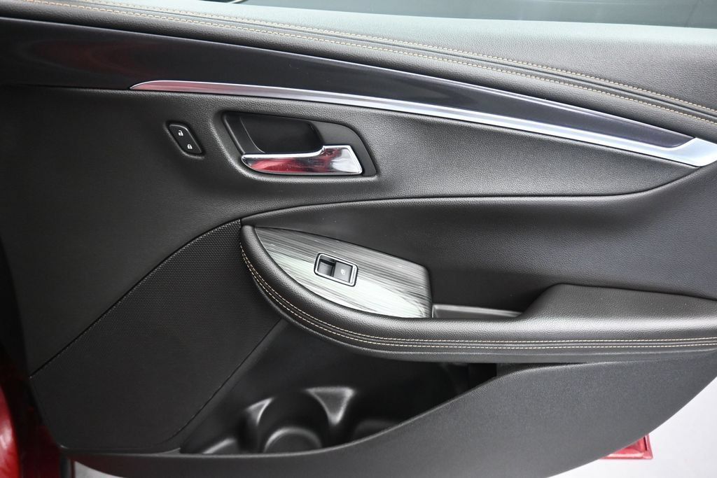 Used 2019 Chevrolet Impala LT FWD image 38