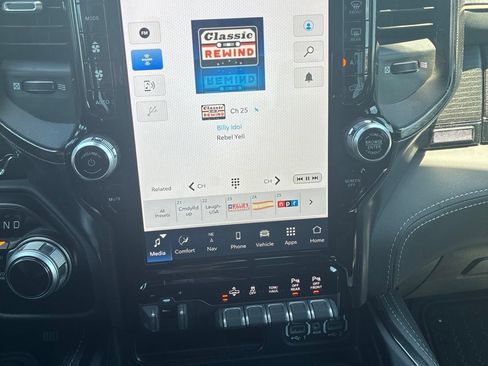 Used 2022 RAM 1500 Limited AWD/4WD image 2
