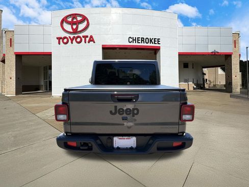Used 2025 Jeep Gladiator Sport AWD/4WD image 6