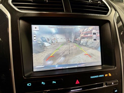 Used 2017 Ford Explorer Platinum image 37