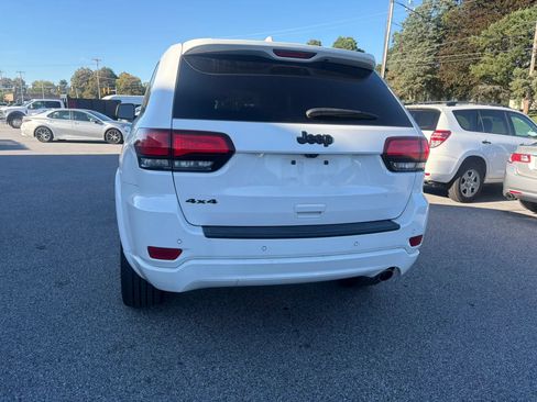 Used 2019 Jeep Grand Cherokee Altitude AWD/4WD image 18