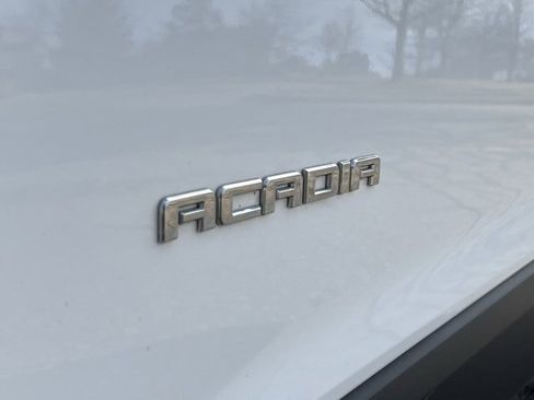 Used 2019 GMC Acadia SLE image 11