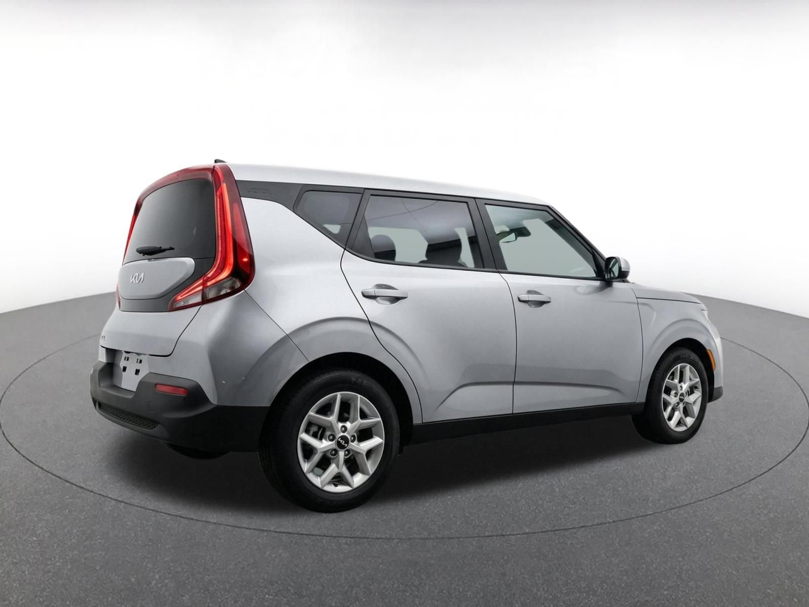 Used 2025 Kia Soul LX w/ LX Technology Package FWD image 8