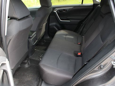 Used 2023 Toyota RAV4 LE AWD/4WD image 15