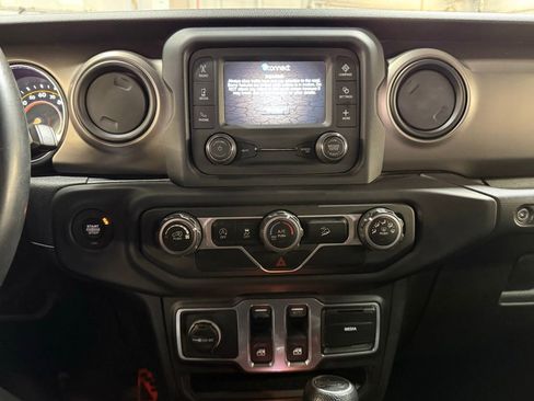 Certified 2018 Jeep Wrangler Sport AWD/4WD image 9