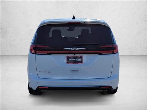 New 2026 Chrysler Pacifica Select FWD image 6