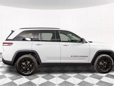 New 2025 Jeep Grand Cherokee Altitude image 6