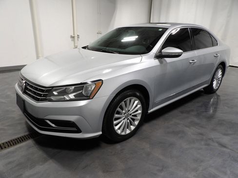 Used 2016 Volkswagen Passat 1.8T SE FWD image 3