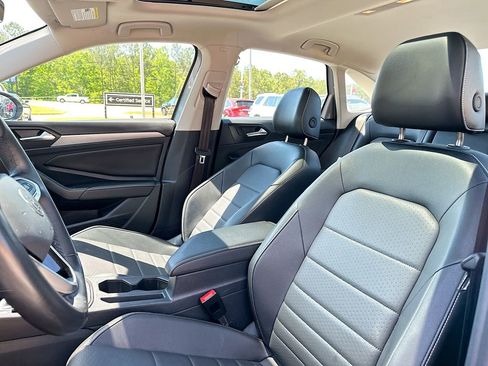 Used 2024 Volkswagen Jetta SE FWD image 8