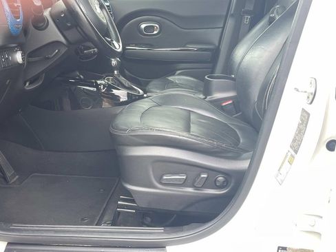 Used 2014 Kia Soul ! w/ Sun & Sound Package FWD image 18