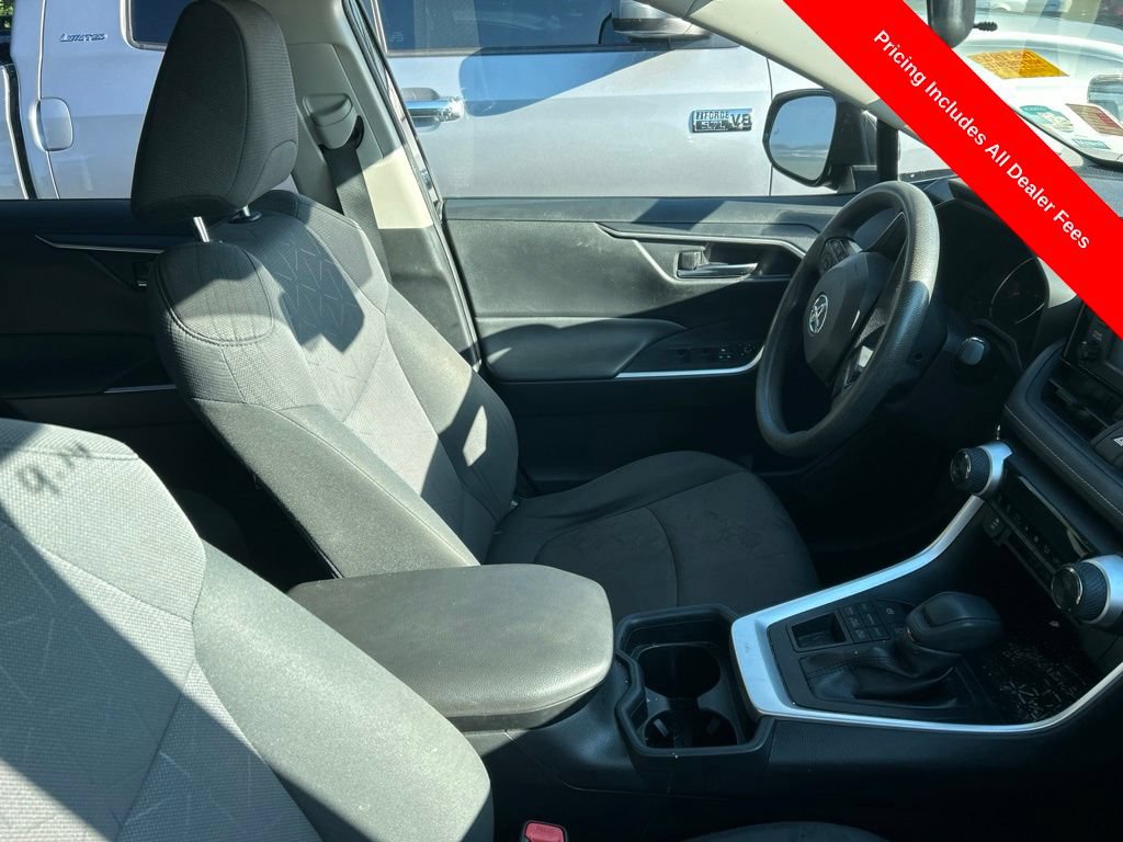 Used 2019 Toyota RAV4 XLE AWD/4WD image 4