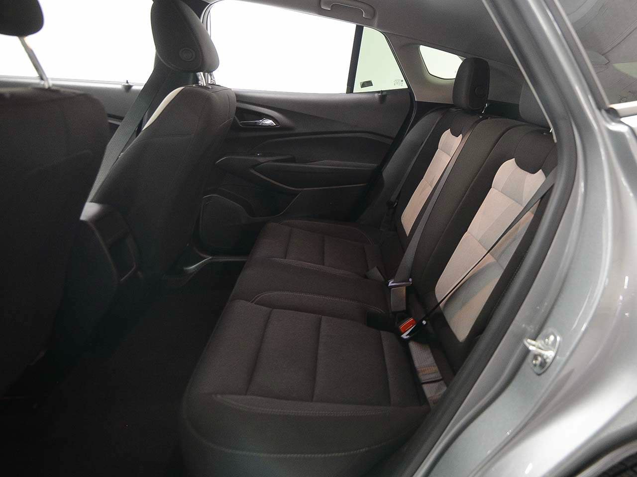 Used 2025 Chevrolet Trax LS FWD image 9