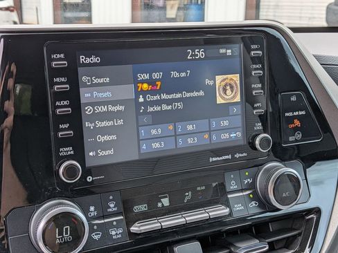 Used 2022 Toyota Highlander LE FWD image 20