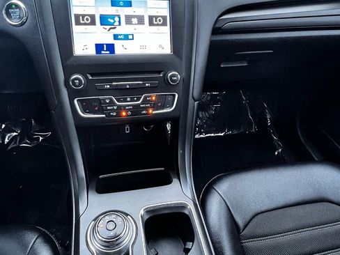 Used 2018 Ford Fusion SE w/ Equipment Group 201A image 40