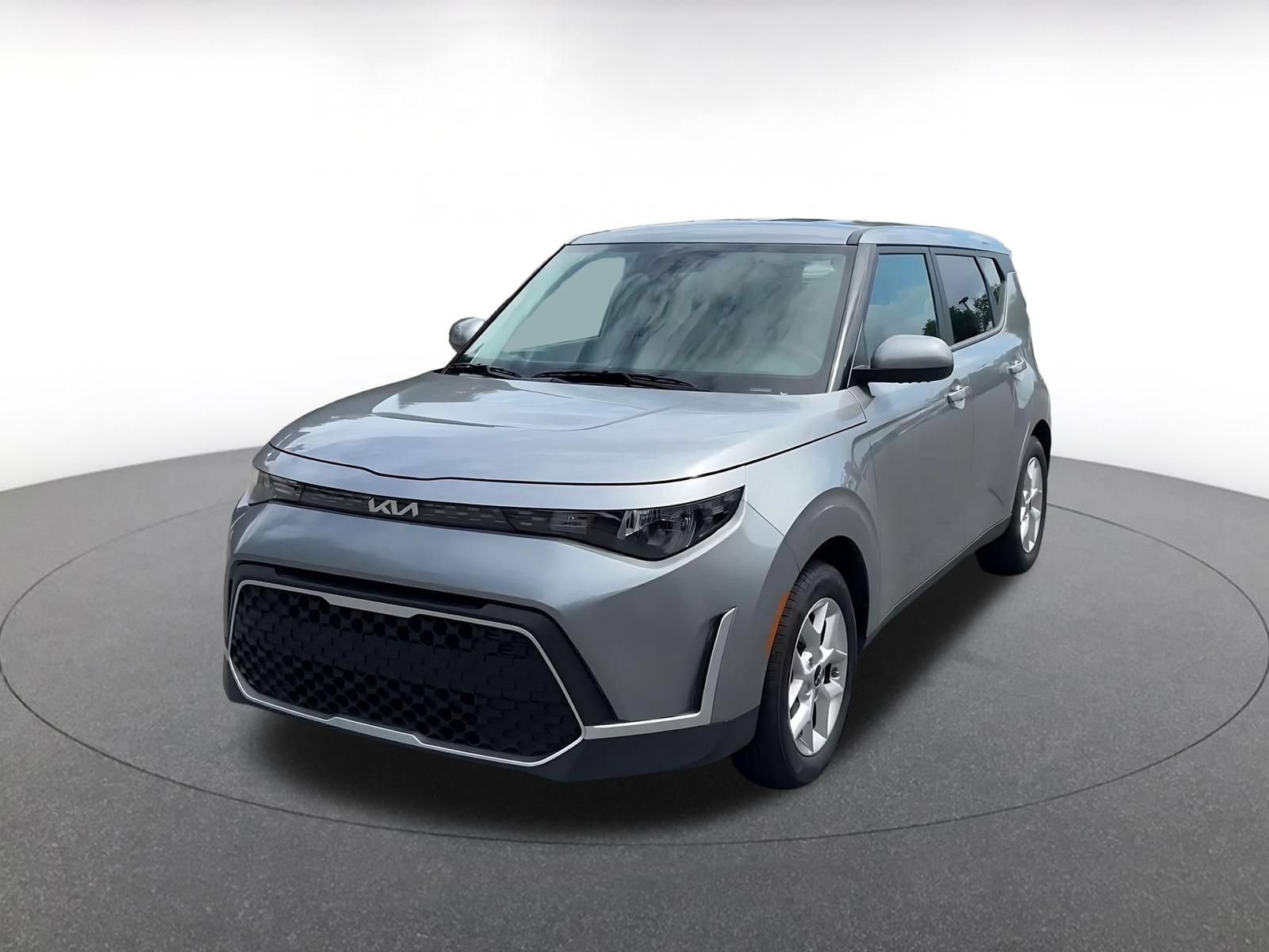 Used 2025 Kia Soul LX w/ LX Technology Package FWD image 4