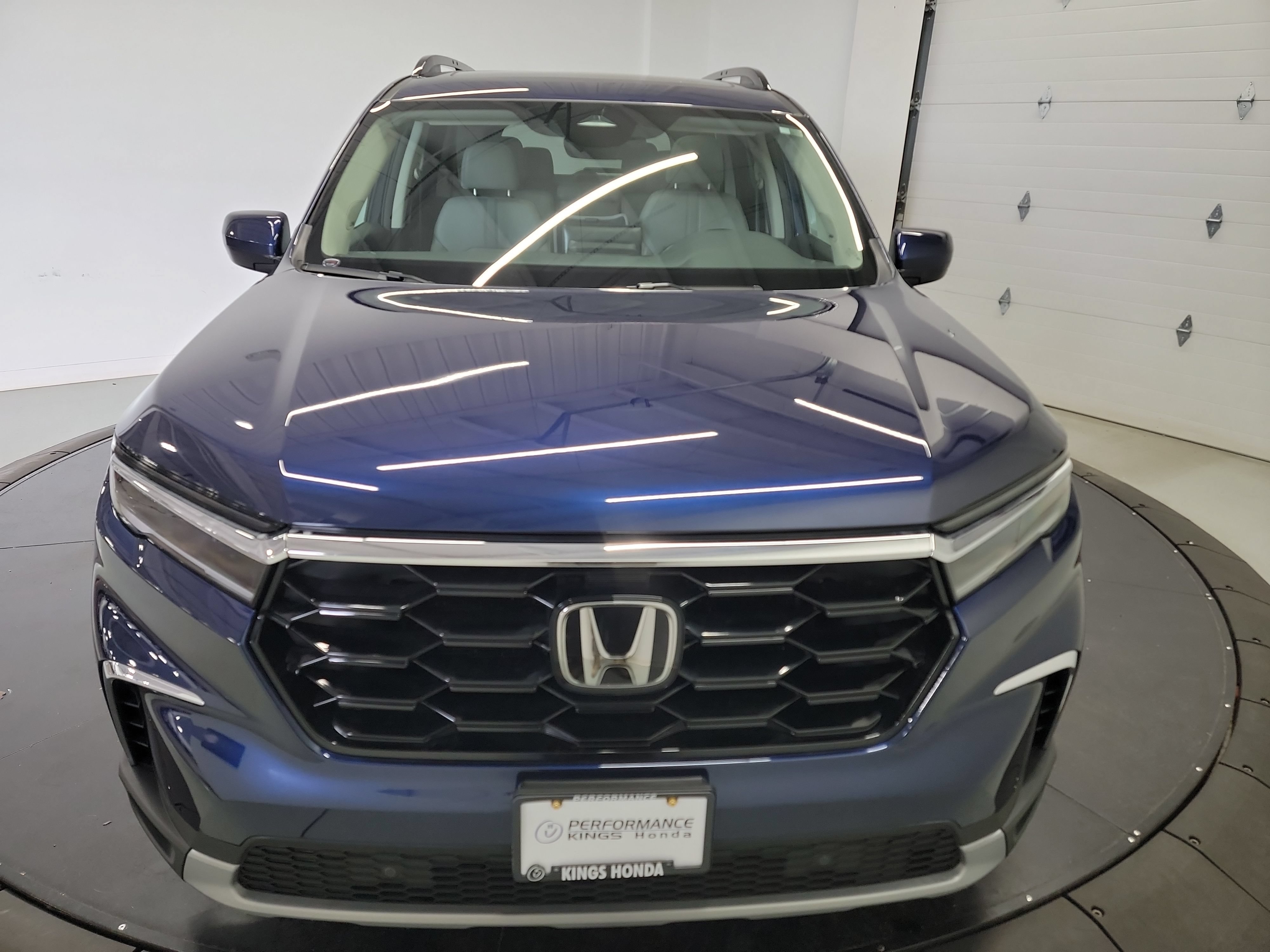 Used 2023 Honda Pilot Touring image 2