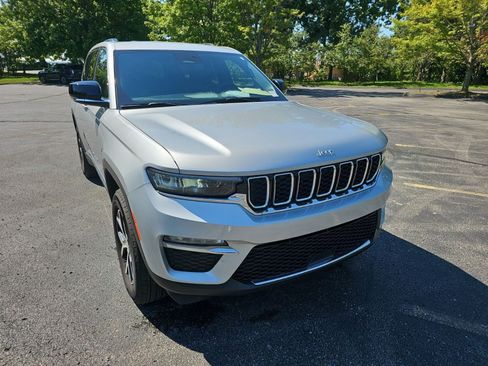 Used 2025 Jeep Grand Cherokee Limited AWD/4WD image 8