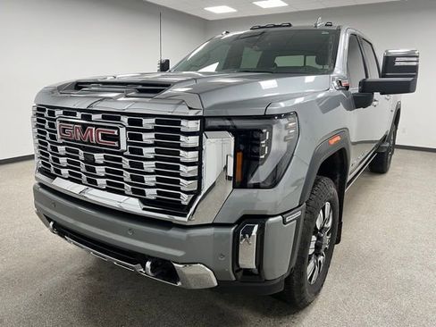 Used 2025 GMC Sierra 3500 Denali w/ Denali Reserve Package image 5