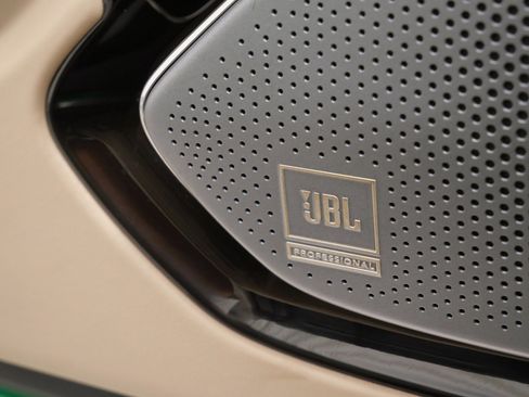 Used 2024 Ferrari Roma Spider image 28