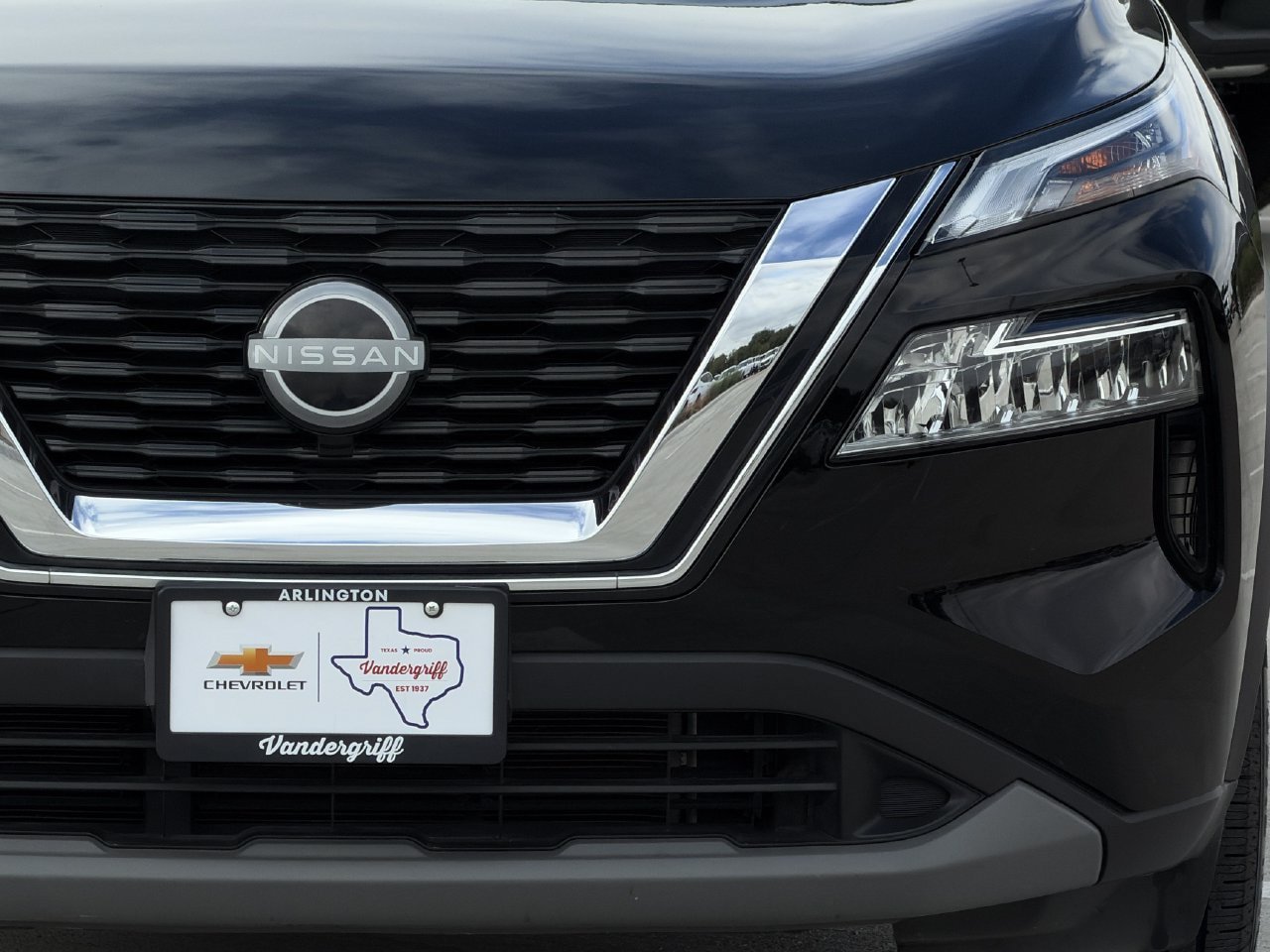 Used 2023 Nissan Rogue SV FWD image 9
