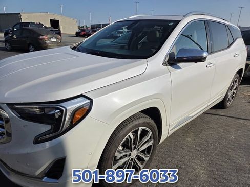 Used 2020 GMC Terrain Denali w/ Denali Premium Package FWD image 4
