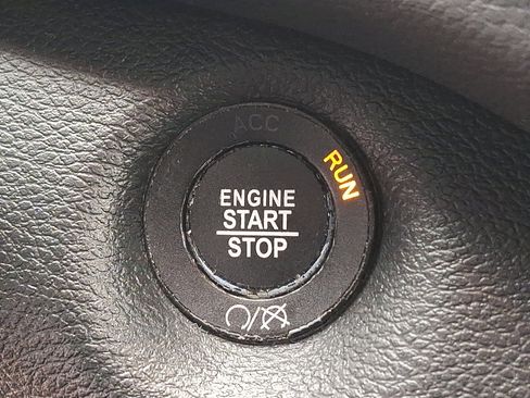 Used 2022 Jeep Cherokee Trailhawk image 24