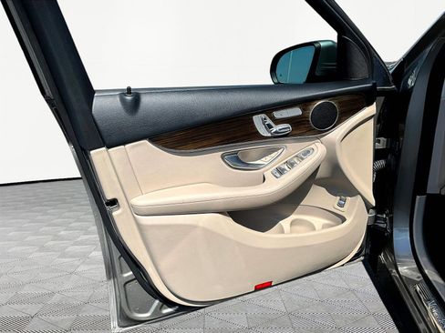 Used 2021 Mercedes-Benz GLC 300 4MATIC w/ Premium Package image 20