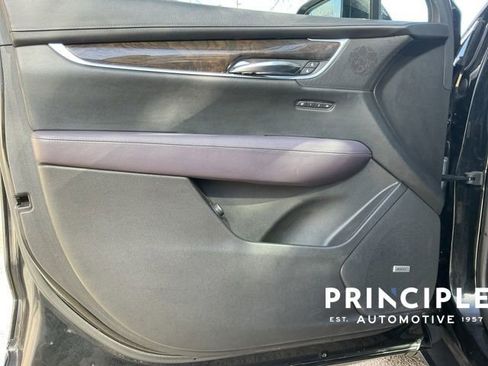 Used 2017 Cadillac XT5 Luxury w/ Driver Awareness Package image 21