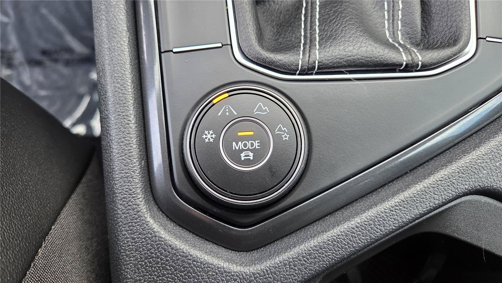 Certified 2022 Volkswagen Tiguan SE AWD/4WD image 24