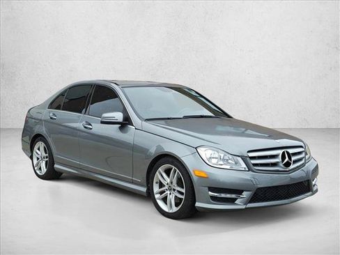 Used 2013 Mercedes-Benz C 250 Sedan image 3
