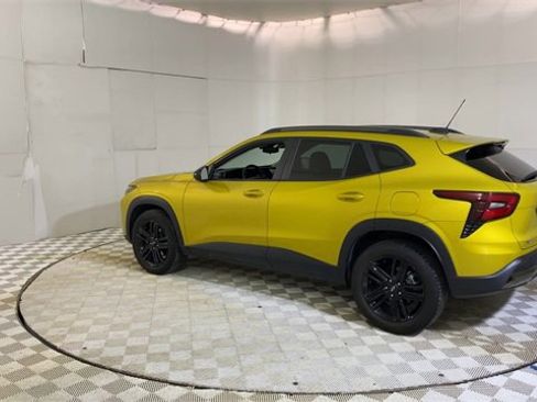 Used 2024 Chevrolet Trax ACTIV w/ Sunroof Package image 6