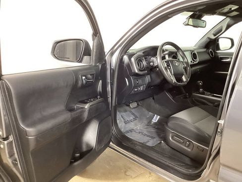 Used 2023 Toyota Tacoma TRD Off-Road w/ Technology Package AWD/4WD image 10