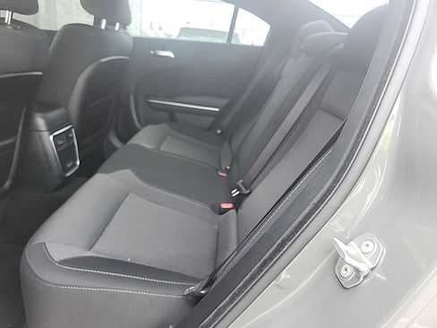 Used 2019 Dodge Charger SXT RWD image 4