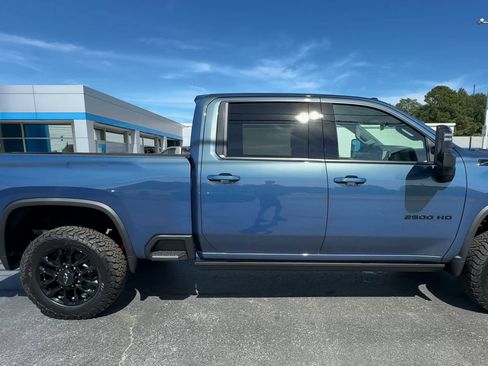 Used 2025 Chevrolet Silverado 2500 LTZ w/ LTZ Plus Package AWD/4WD image 9