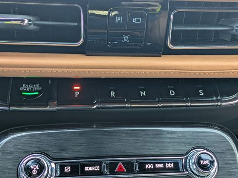 Used 2023 Lincoln Nautilus Black Label w/ Class II Trailer Tow Package image 17