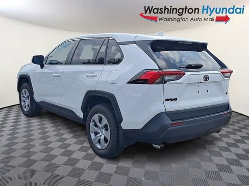 Used 2022 Toyota RAV4 LE FWD image 4