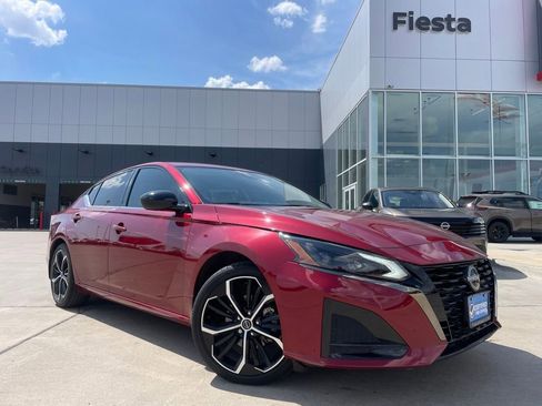 Used 2024 Nissan Altima 2.5 SR w/ SR Premium Package image 1