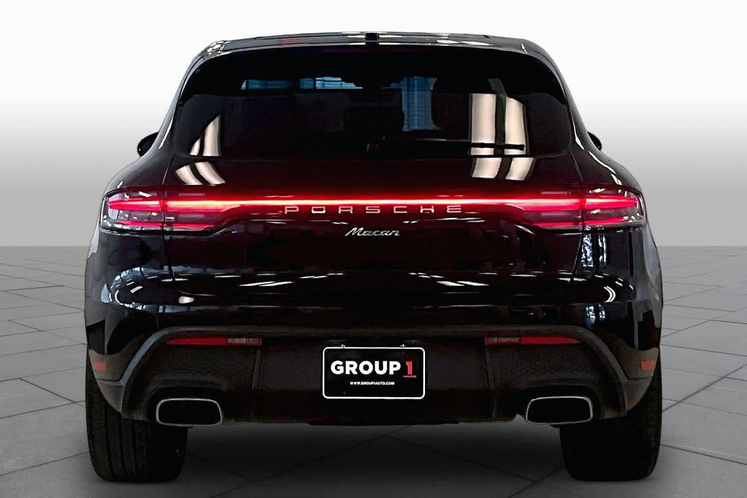 Used 2024 Porsche Macan AWD/4WD image 4