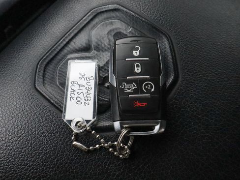 Used 2025 RAM 1500 Laramie image 38