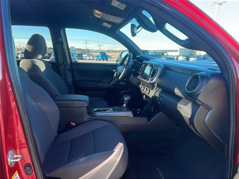 Used 2019 Toyota Tacoma TRD Sport image 14