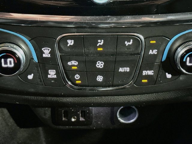 Used 2023 Chevrolet Traverse LT AWD/4WD image 19