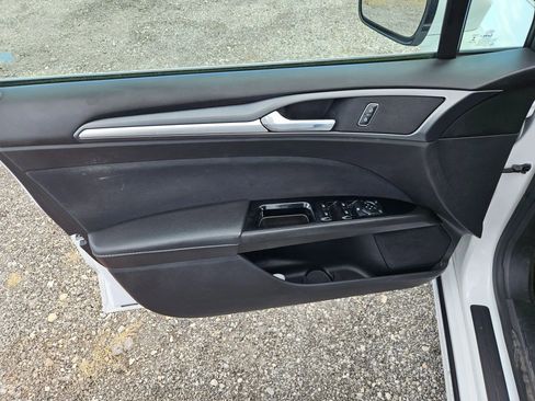 Used 2016 Ford Fusion SE image 12