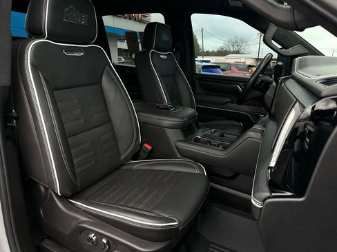 Used 2024 GMC Sierra 2500 AT4X w/ AT4X AEV Edition image 17